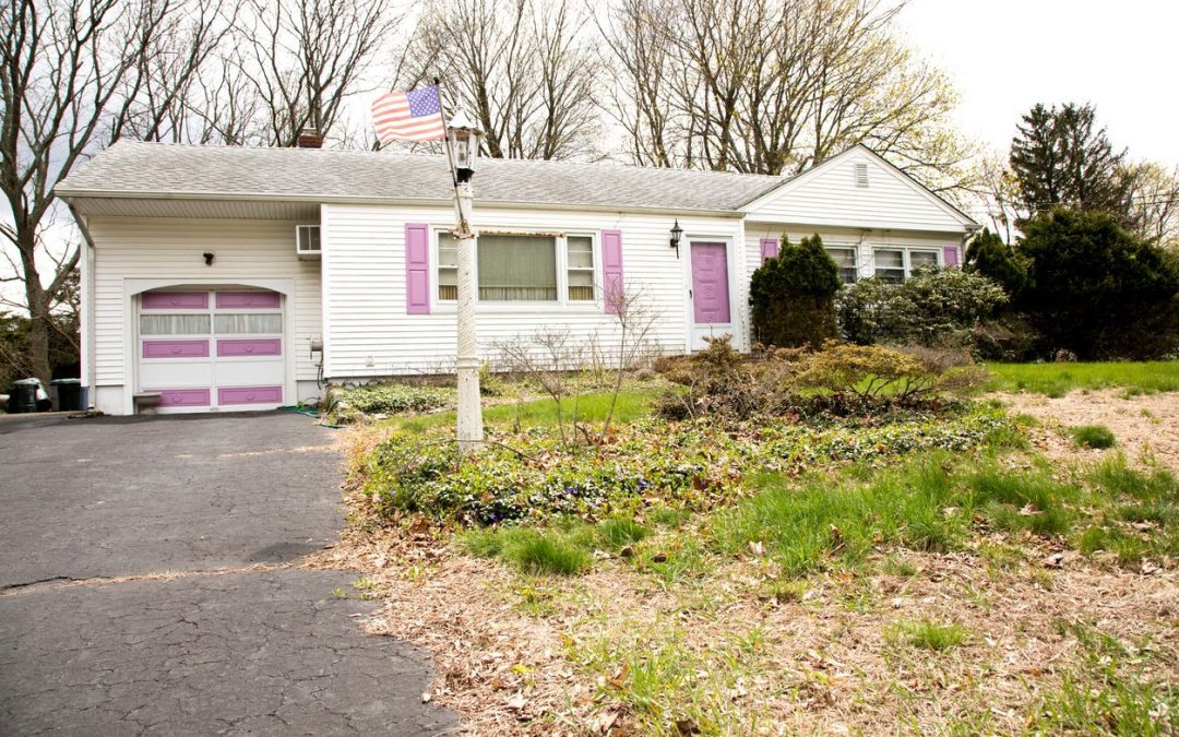Selling Your Home? Avoid These Front-Yard ‘Eyesores’